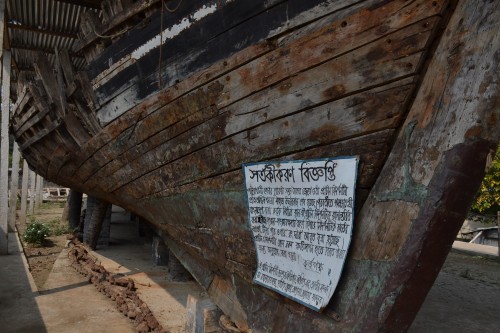 The scribbled warning sign haphazardly nailed to the side of the boat.